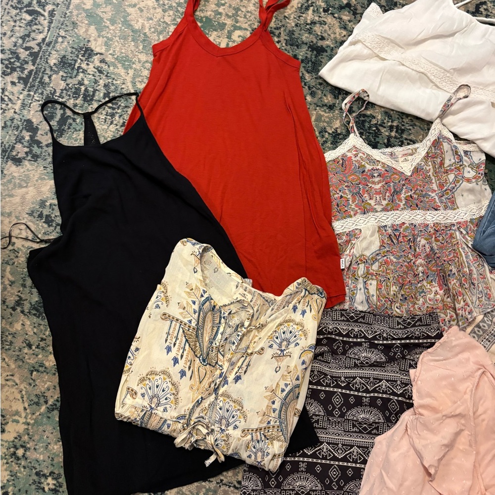 RVCA, Billabong, Roxy, Hurley, O’Neill shirts, dresses, shorts, and jeans - Picture 2 of 4